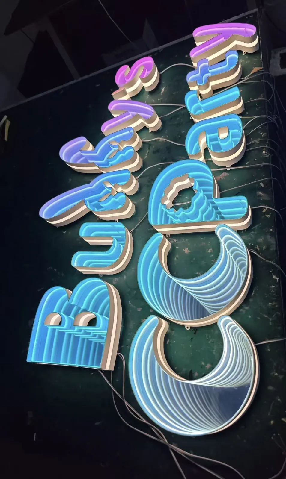 Infinity Mirror Letters — depth & dimension